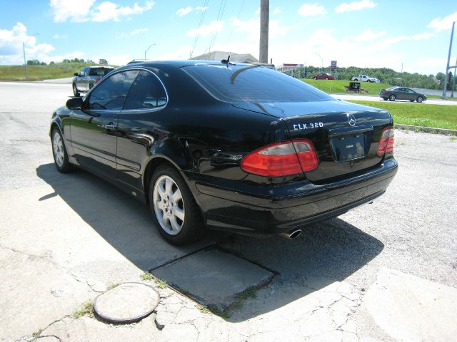 Mercedes-Benz CLK-Class 2002 photo 3