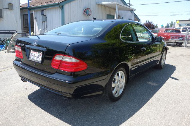 Mercedes-Benz CLK-Class 2002 photo 2