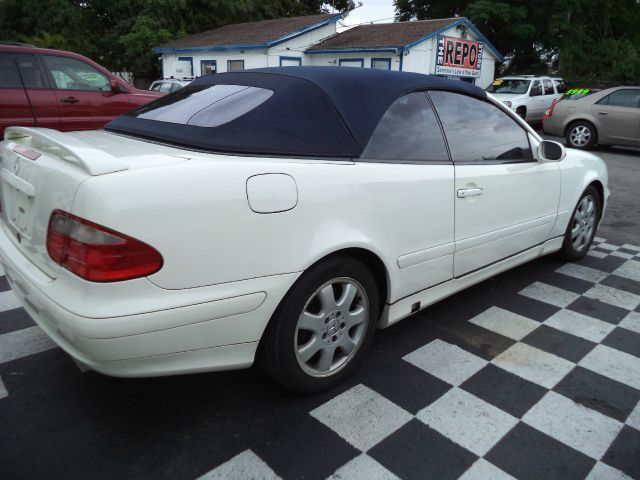 Mercedes-Benz CLK-Class 2002 photo 2