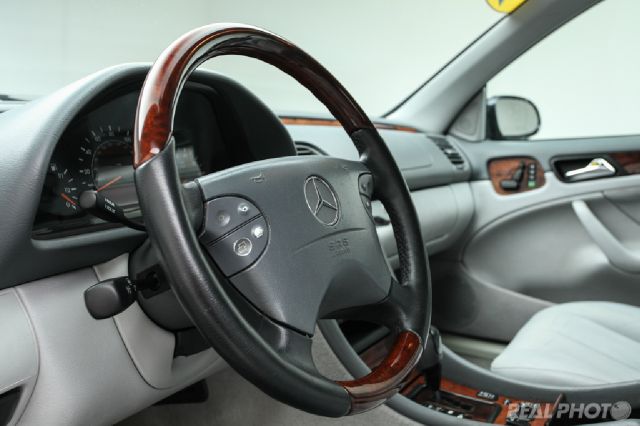 Mercedes-Benz CLK-Class 2002 photo 22