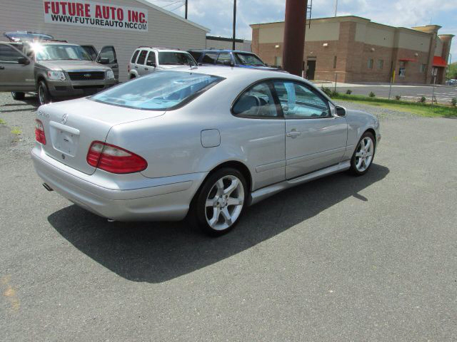 Mercedes-Benz CLK-Class 2002 photo 2