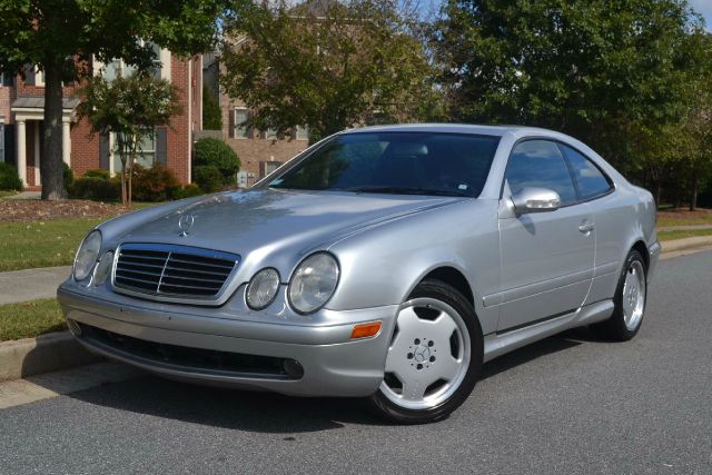 Mercedes-Benz CLK-Class 2002 photo 2