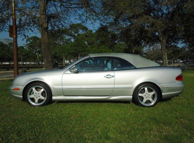 Mercedes-Benz CLK-Class 2002 photo 1