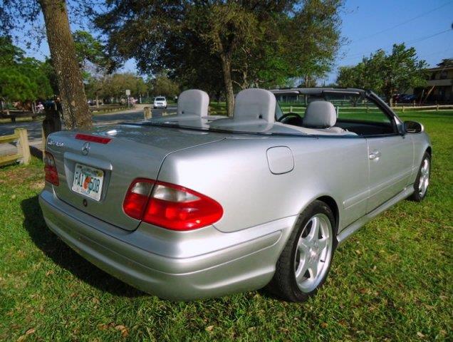 Mercedes-Benz CLK-Class 2002 photo 19