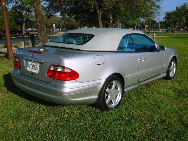 Mercedes-Benz CLK-Class 2002 photo 4