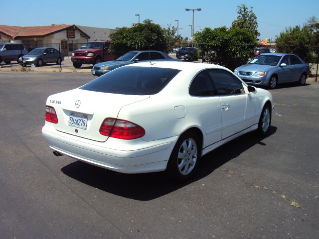 Mercedes-Benz CLK-Class 2002 photo 15