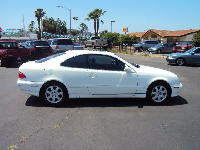 Mercedes-Benz CLK-Class 2002 photo 16