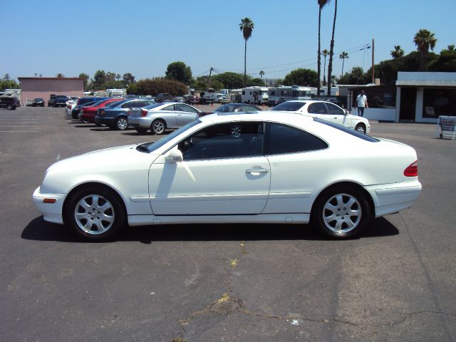 Mercedes-Benz CLK-Class 2002 photo 17