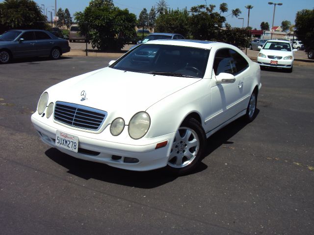 Mercedes-Benz CLK-Class 2002 photo 20