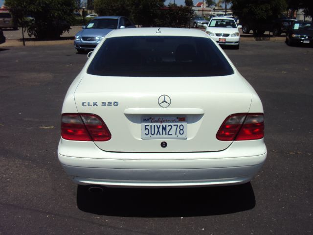 Mercedes-Benz CLK-Class 2002 photo 3