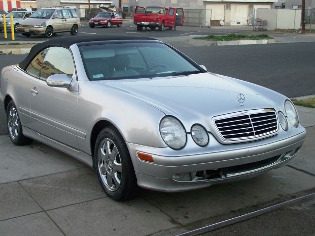 Mercedes-Benz CLK-Class 2002 photo 4