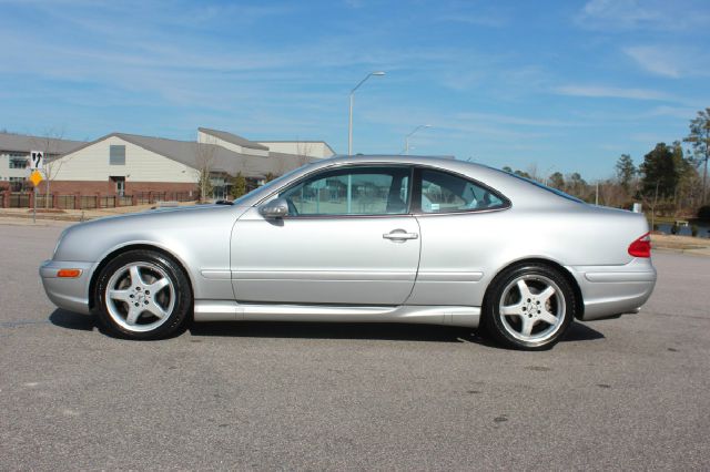 Mercedes-Benz CLK-Class 2002 photo 2