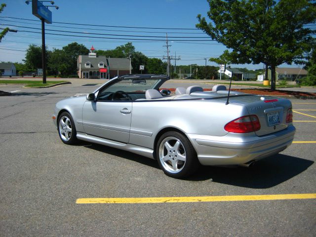 Mercedes-Benz CLK-Class 2003 photo 2