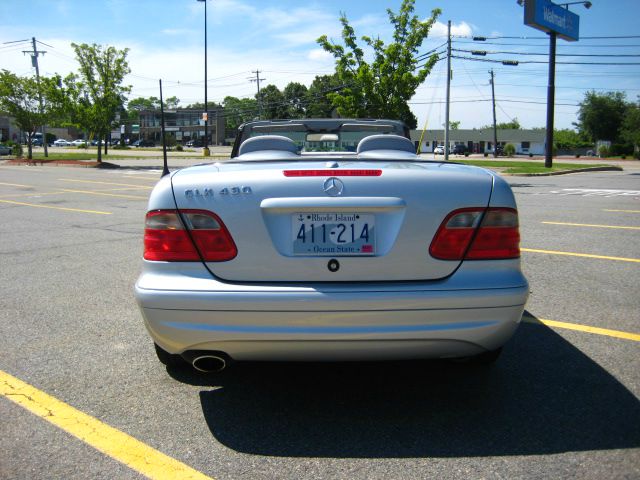 Mercedes-Benz CLK-Class 2003 photo 3