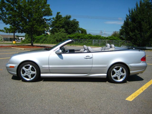 Mercedes-Benz CLK-Class 2003 photo 4