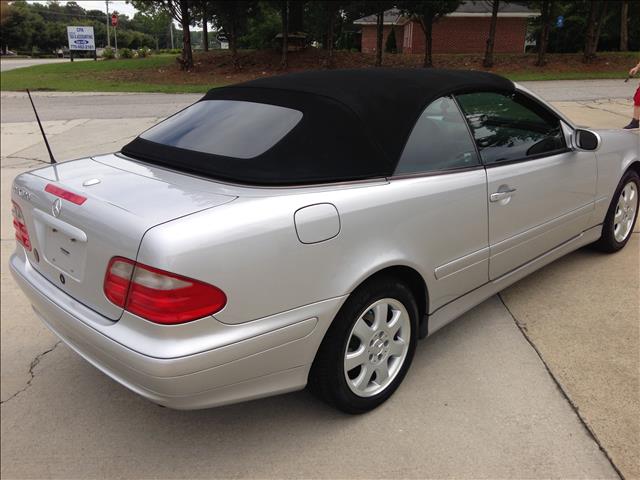 Mercedes-Benz CLK-Class 2003 photo 2