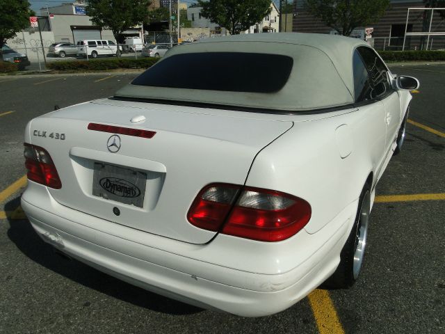 Mercedes-Benz CLK-Class 2003 photo 28