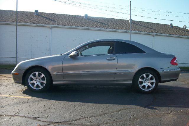 Mercedes-Benz CLK-Class 2004 photo 4