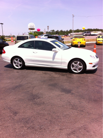 Mercedes-Benz CLK-Class 2004 photo 1