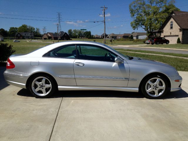 Mercedes-Benz CLK-Class 2004 photo 3