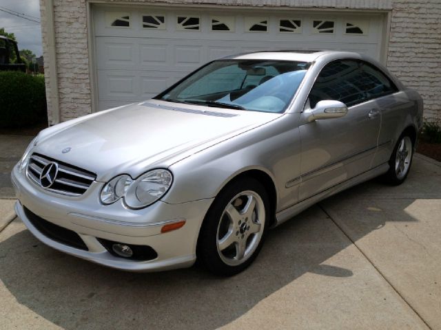 Mercedes-Benz CLK-Class 2004 photo 12