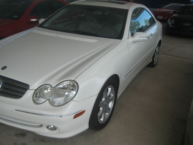 Mercedes-Benz CLK-Class 2004 photo 2