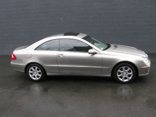 Mercedes-Benz CLK-Class 2004 photo 3