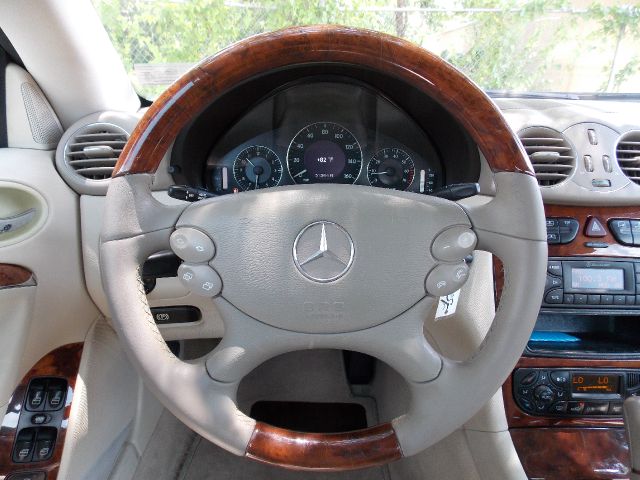 Mercedes-Benz CLK-Class 2004 photo 15