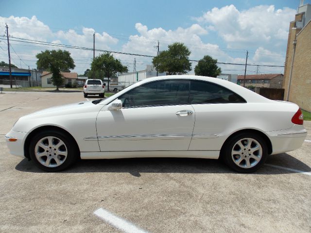 Mercedes-Benz CLK-Class 2004 photo 25