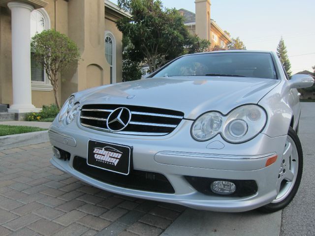 Mercedes-Benz CLK-Class 2004 photo 2