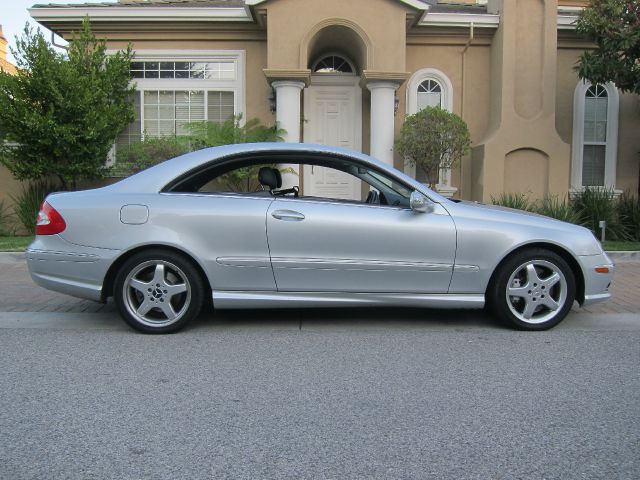 Mercedes-Benz CLK-Class 2004 photo 3