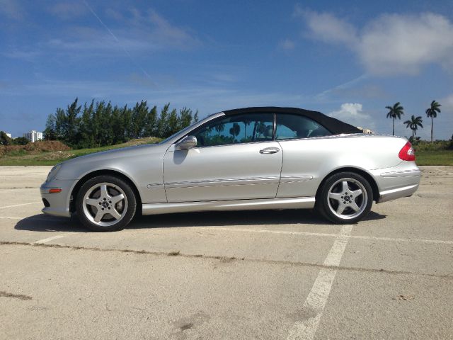 Mercedes-Benz CLK-Class 2004 photo 2