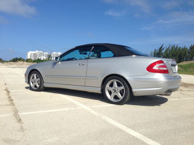 Mercedes-Benz CLK-Class 2004 photo 3