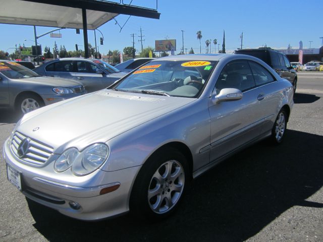 Mercedes-Benz CLK-Class 2004 photo 4