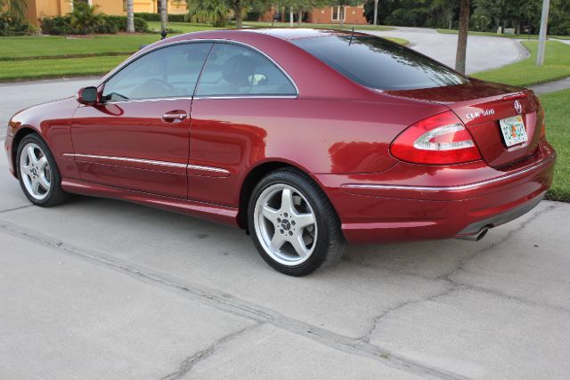 Mercedes-Benz CLK-Class 2004 photo 2