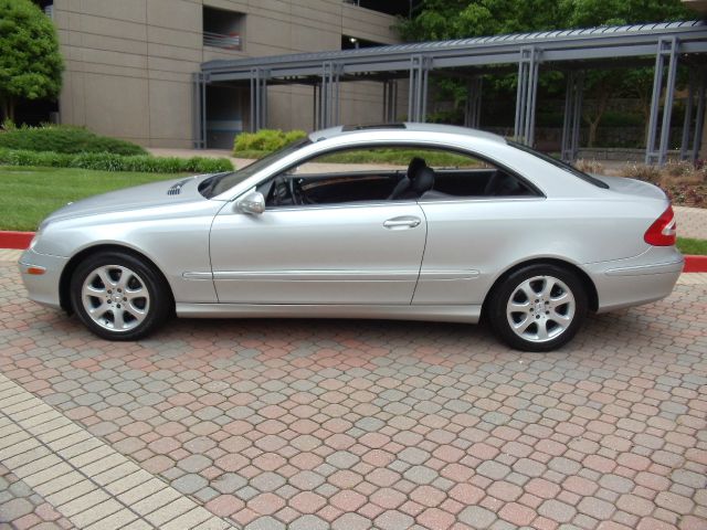 Mercedes-Benz CLK-Class 2004 photo 2