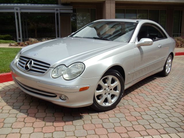 Mercedes-Benz CLK-Class 2004 photo 3