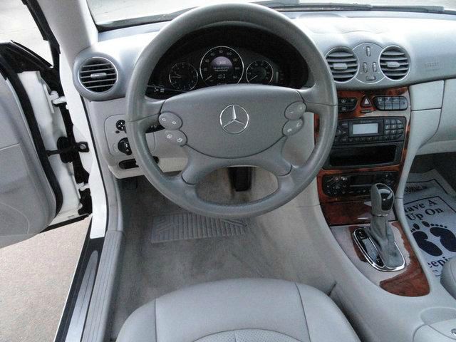 Mercedes-Benz CLK-Class 2004 photo 4