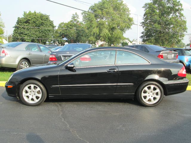 Mercedes-Benz CLK-Class 2004 photo 3