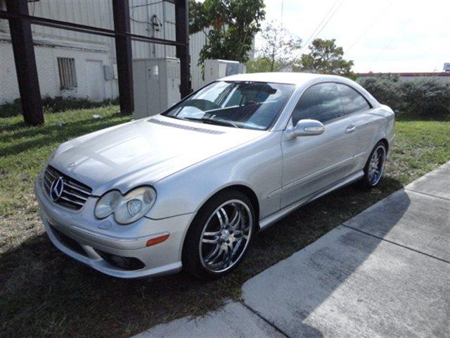 Mercedes-Benz CLK-Class 2004 photo 2