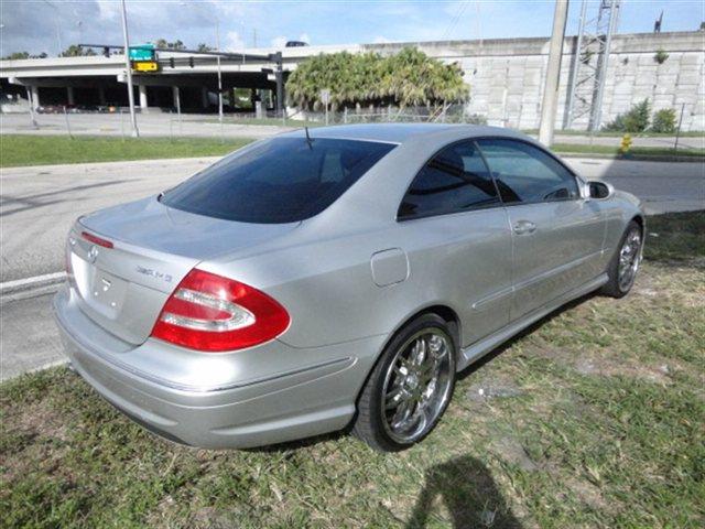 Mercedes-Benz CLK-Class 2004 photo 3