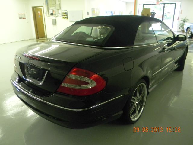 Mercedes-Benz CLK-Class 3.0L Luxury W/moonroofleather Convertible