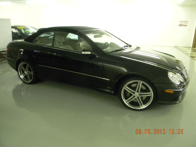 Mercedes-Benz CLK-Class 2004 photo 2