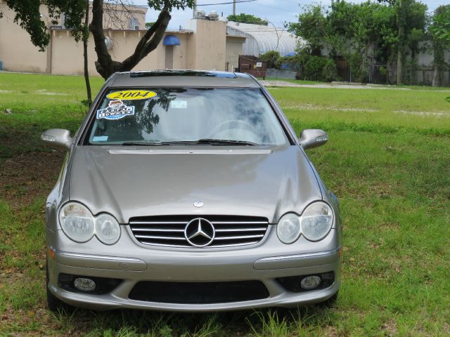 Mercedes-Benz CLK-Class 2004 photo 2