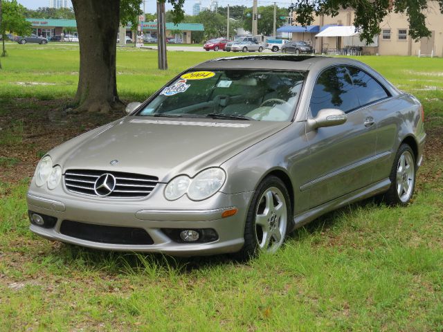 Mercedes-Benz CLK-Class 2004 photo 3