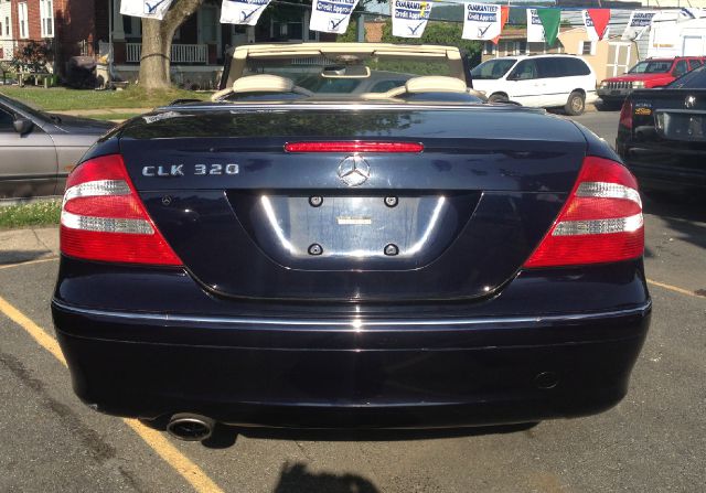 Mercedes-Benz CLK-Class 2004 photo 4