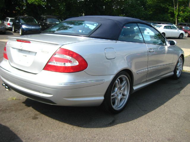 Mercedes-Benz CLK-Class 2005 photo 1