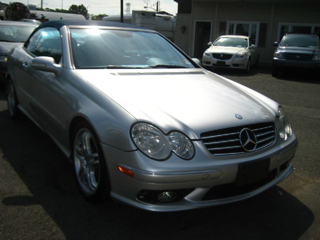 Mercedes-Benz CLK-Class 2005 photo 2