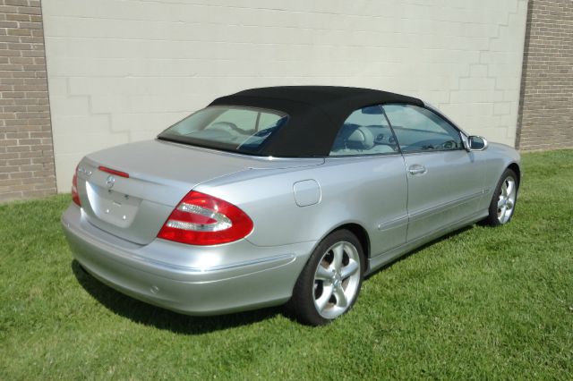 Mercedes-Benz CLK-Class 2005 photo 2