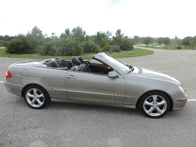 Mercedes-Benz CLK-Class 2005 photo 3